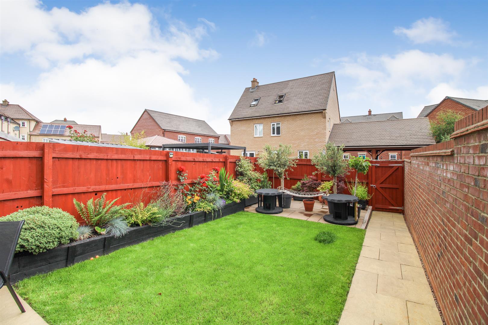 3 bed property in King Alfred Way, Bedford